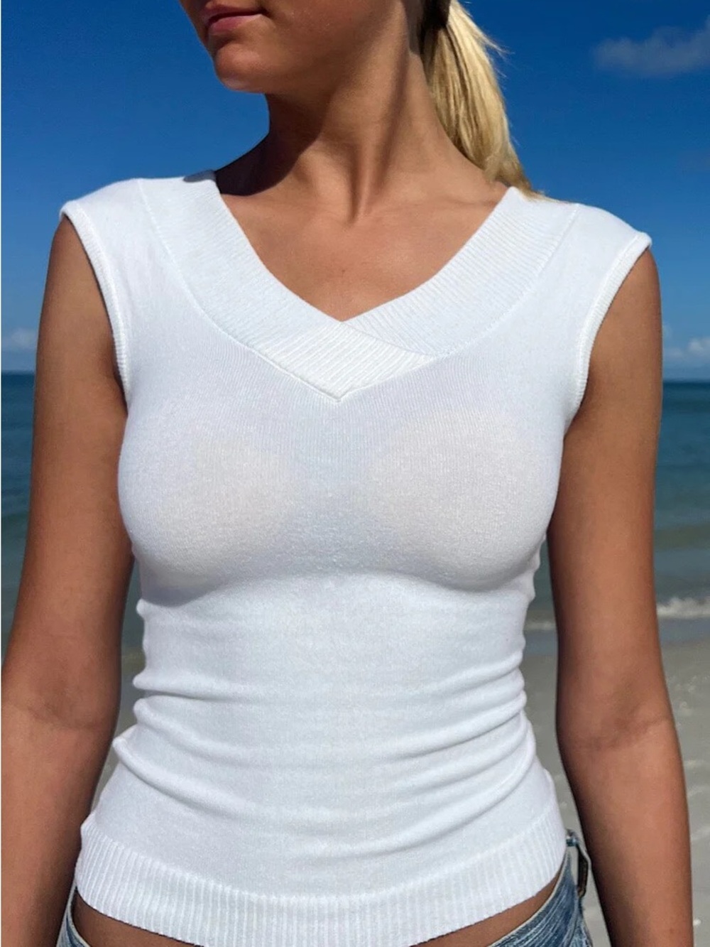 Brandy Melville Amira Top Sleeveless V-Neck Knit Tank Top in White